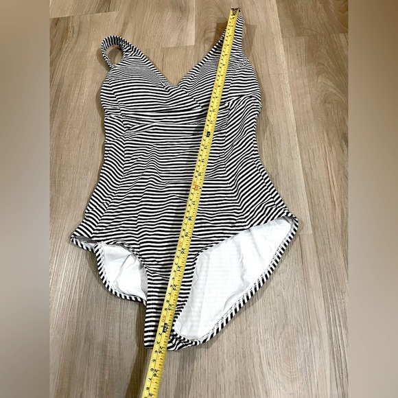Super cute striped NIP TUCK bathing suit with cutout peekaboo back. - Picture 11 of 11